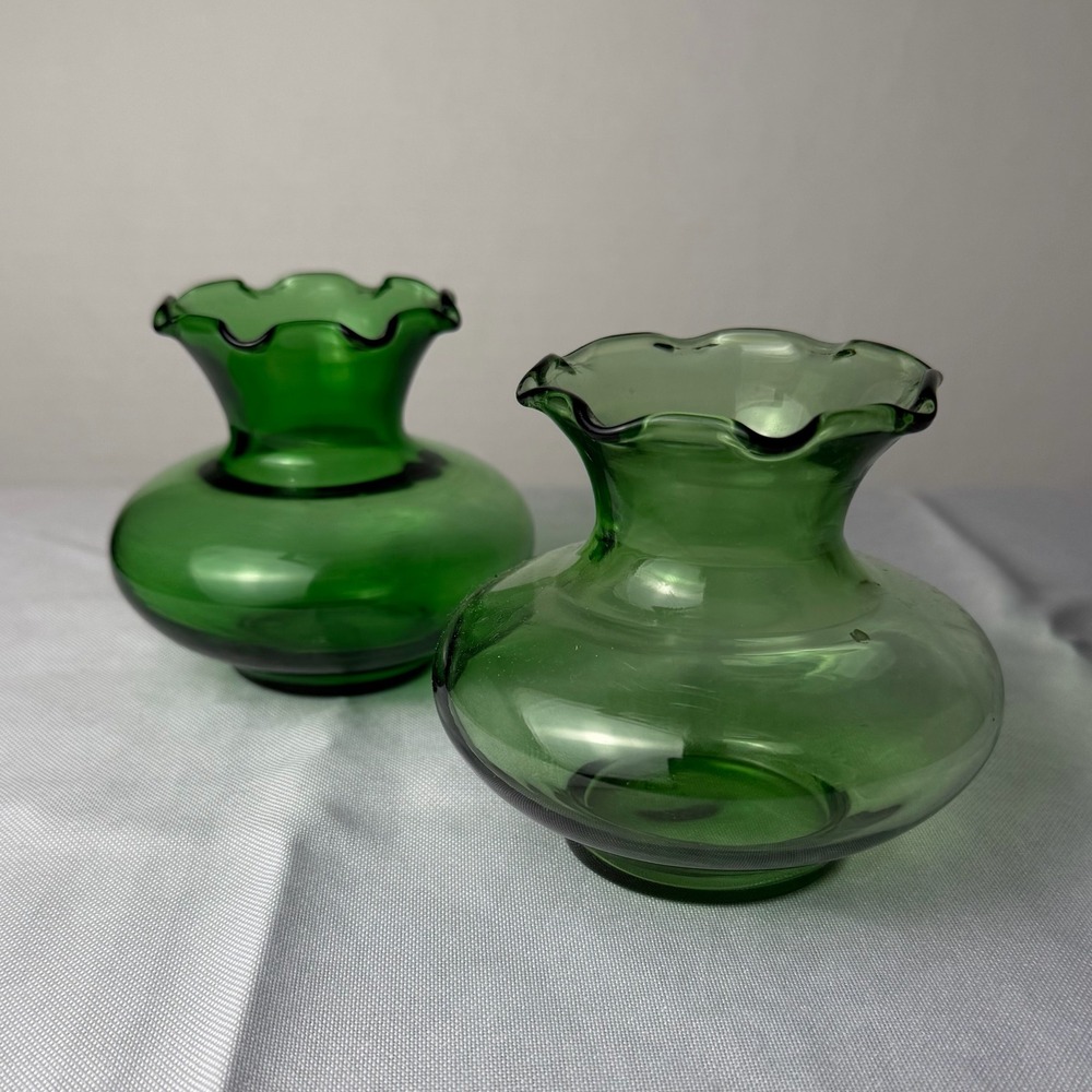 VTG Pair of Anchor Hocking Green Glass Ruffled Rim Vases Hand Blown Bud Green
